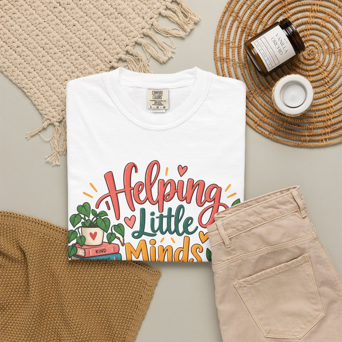 Helping Little Minds Grow T-shirt | Teacher Book Apple Mug Design