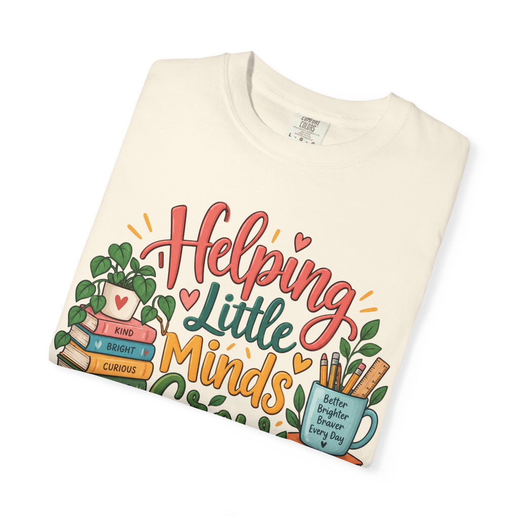 Helping Little Minds Grow T-shirt | Teacher Book Apple Mug Design