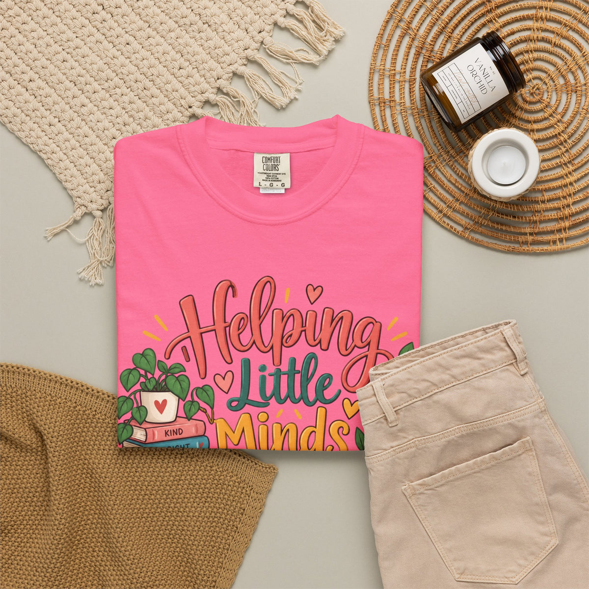 Helping Little Minds Grow T-shirt | Teacher Book Apple Mug Design