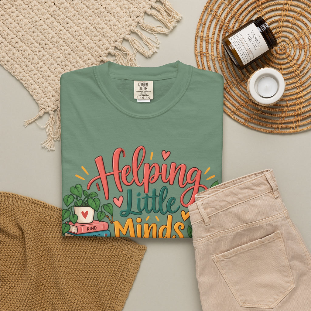 Helping Little Minds Grow T-shirt | Teacher Book Apple Mug Design