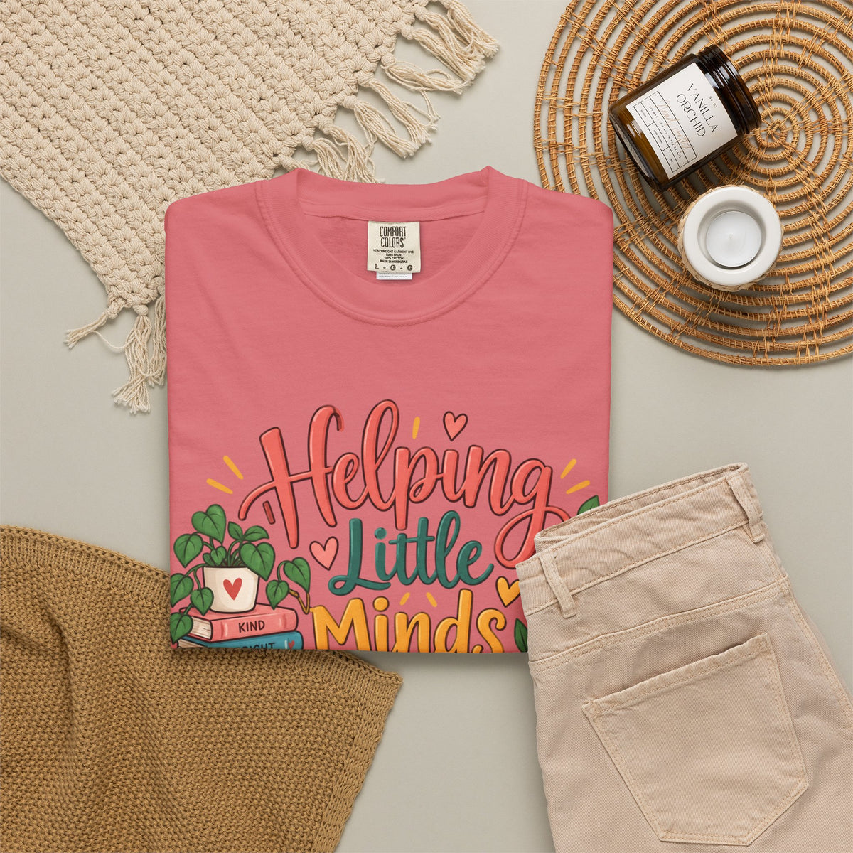 Helping Little Minds Grow T-shirt | Teacher Book Apple Mug Design
