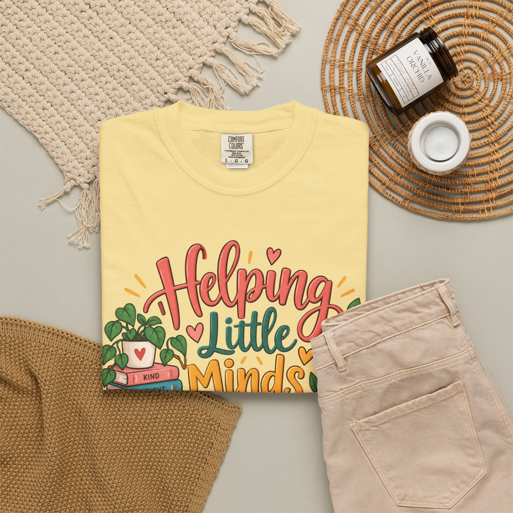 Helping Little Minds Grow T-shirt | Teacher Book Apple Mug Design