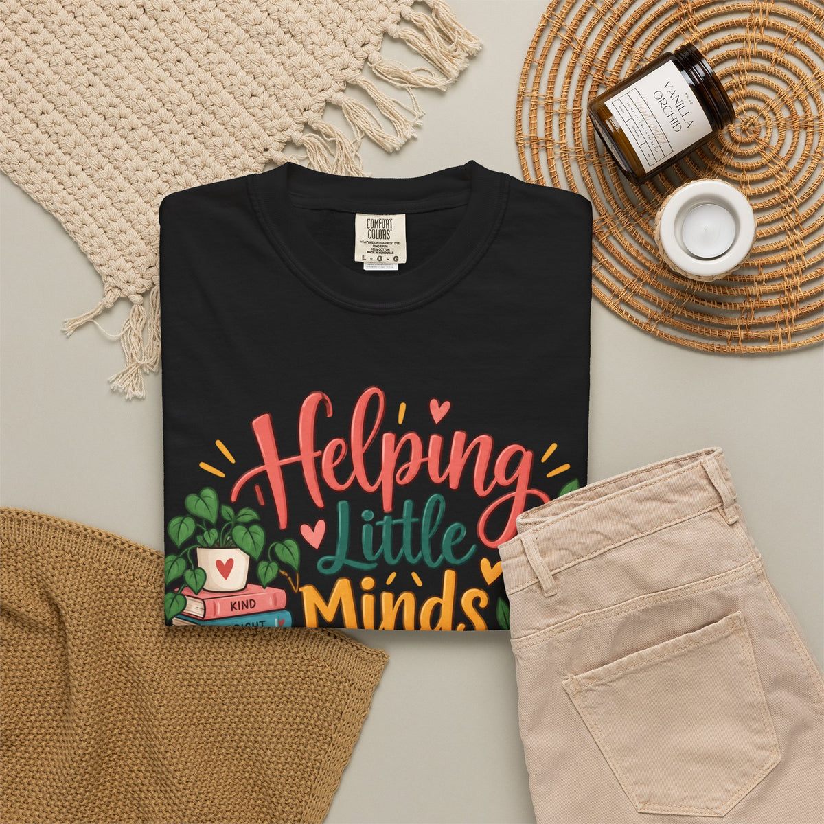 Helping Little Minds Grow T-shirt | Teacher Book Apple Mug Design