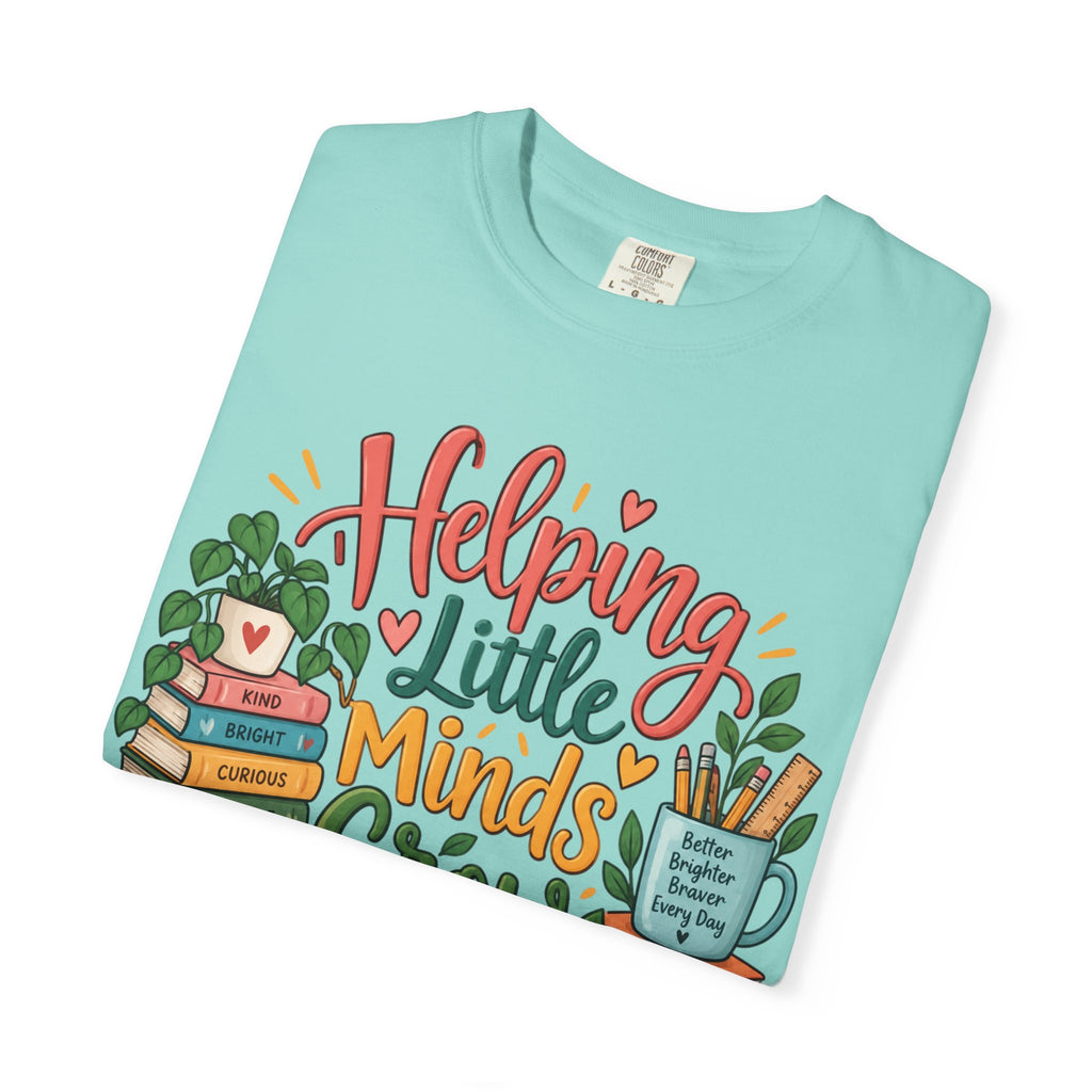 Helping Little Minds Grow T-shirt | Teacher Book Apple Mug Design