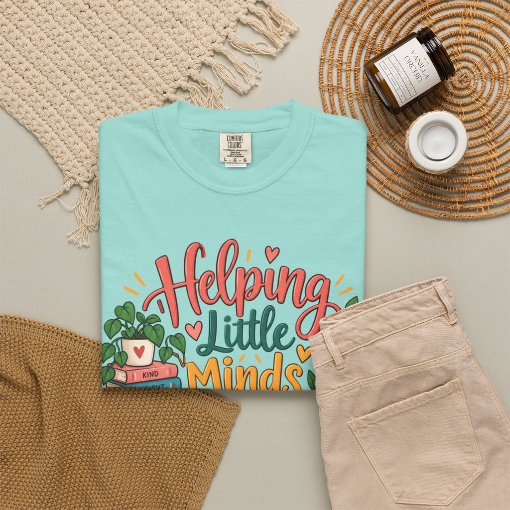 Helping Little Minds Grow T-shirt | Teacher Book Apple Mug Design