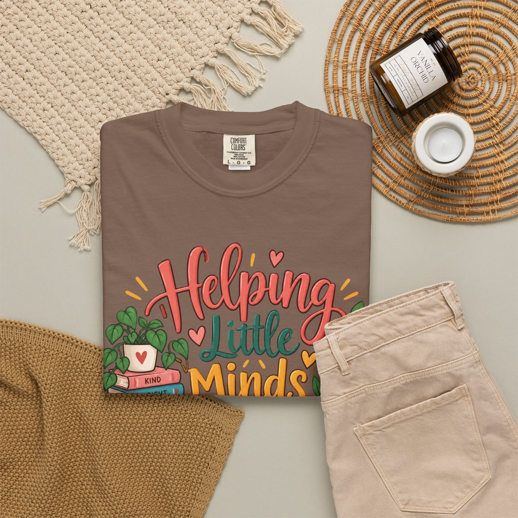 Helping Little Minds Grow T-shirt | Teacher Book Apple Mug Design