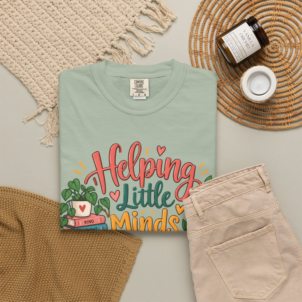 Helping Little Minds Grow T-shirt | Teacher Book Apple Mug Design